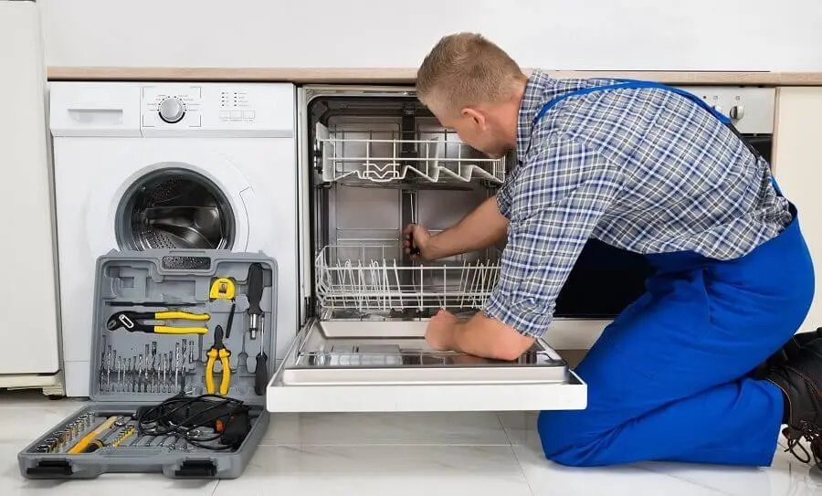 Etimesgut Silverline servisi teknisyen ekibi beyaz eşya tamiri yaparken